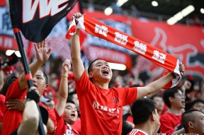 金年会官方网站-中超比赛冠军奖杯曝光，谁能夺得殊荣？(中超比赛冠军奖杯曝光,谁能夺得殊荣称号)