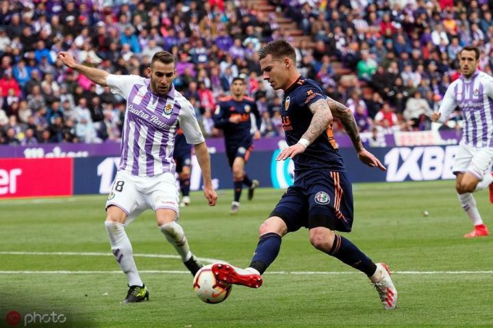 关于瓦伦西亚客场大胜巴拉多利德，积累分数的信息