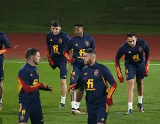 西班牙队击败对手，坚定赢球信念